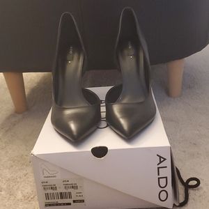 Pointed toe Heels